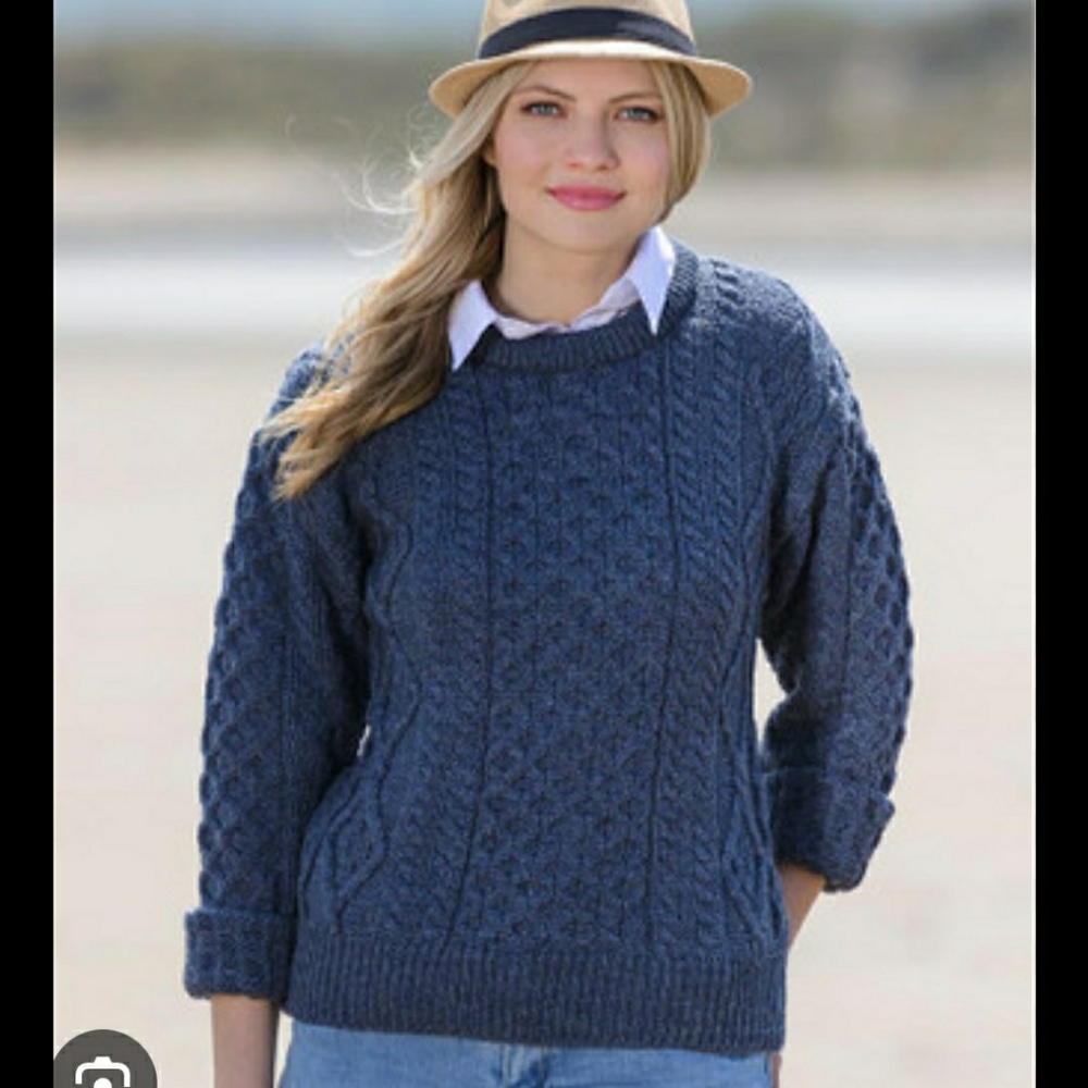 NWOT Aran Sweater Market Women's Aran Knit Crew Neck Sweater